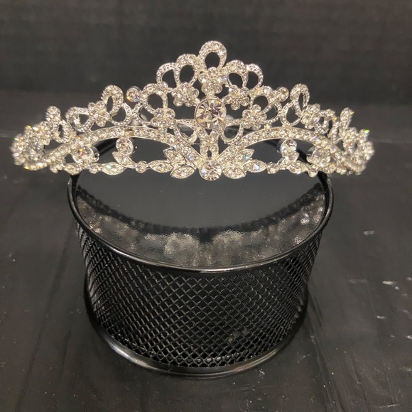 Silver Rhinestone Tiara for Special Occession - Picture 2 of 5